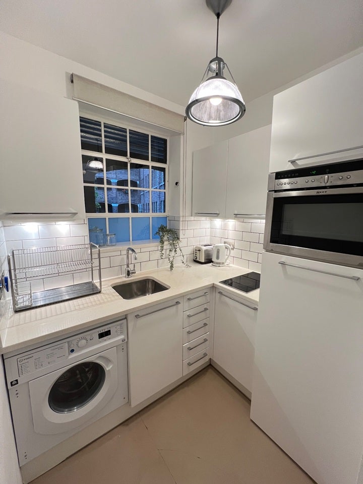 Flat Mortimer Crescent in Greater London