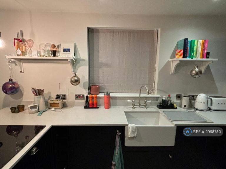 Flat Earlsfield Road in Greater London