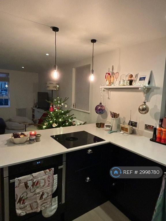 Flat Earlsfield Road in Greater London