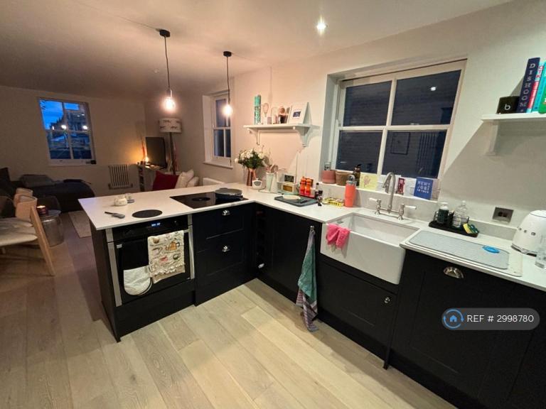 Flat Earlsfield Road in Greater London