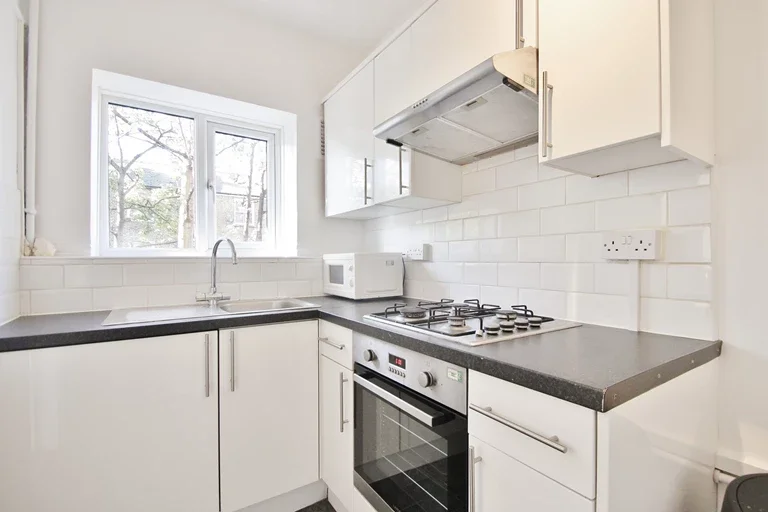 Flat Hammersmith Road in Greater London