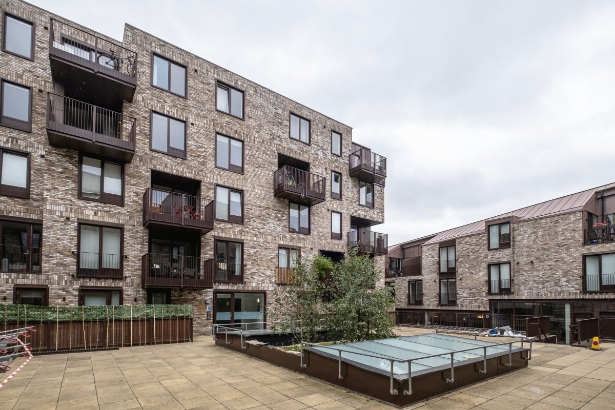 Flat Gransden Avenue in Greater London