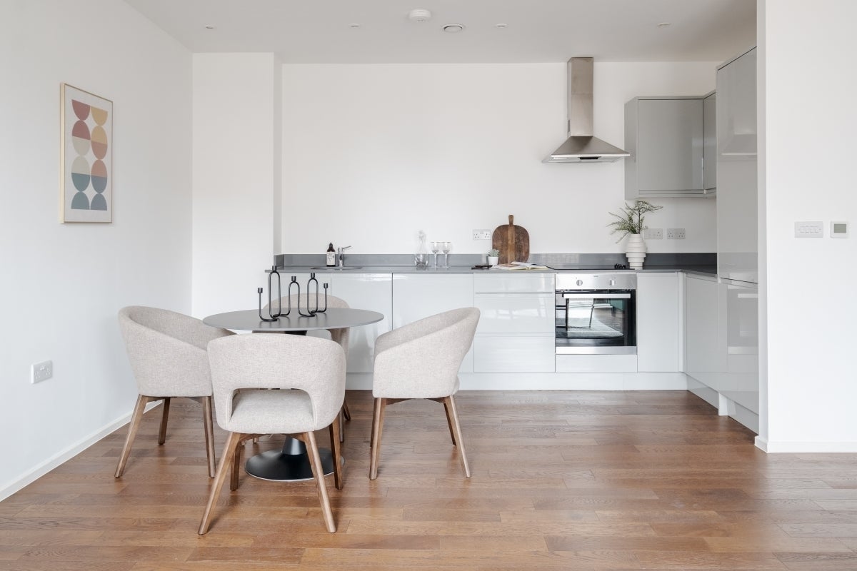 Flat Gransden Avenue in Greater London
