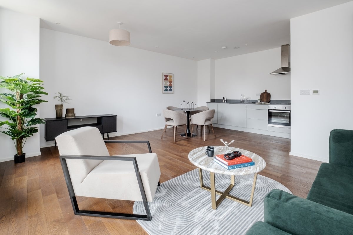 Flat Gransden Avenue in Greater London