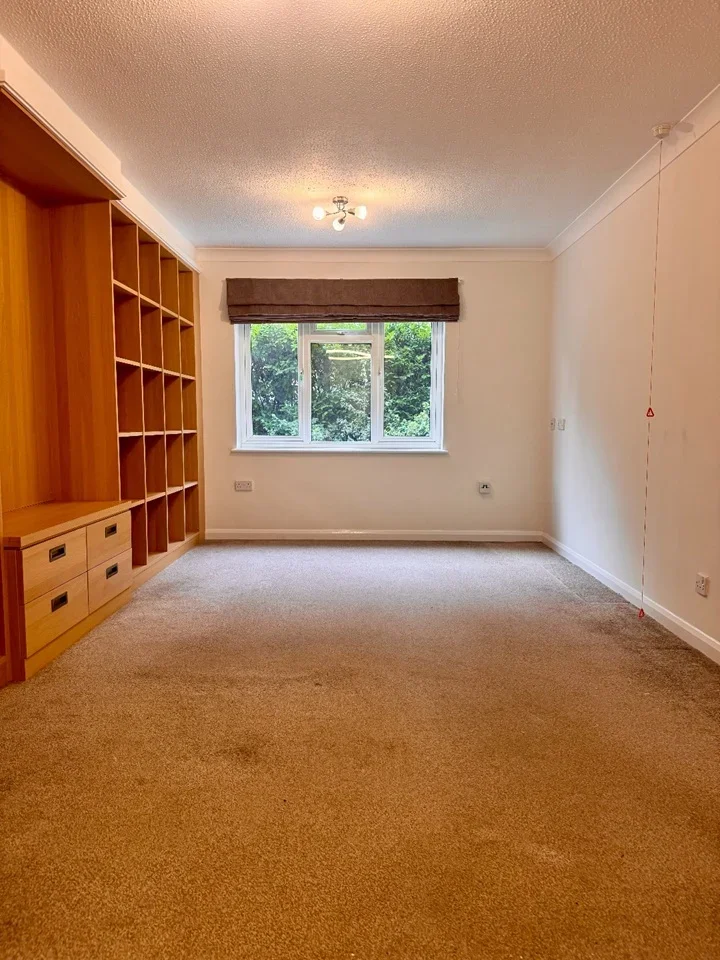 Flat Forest Close in Greater London