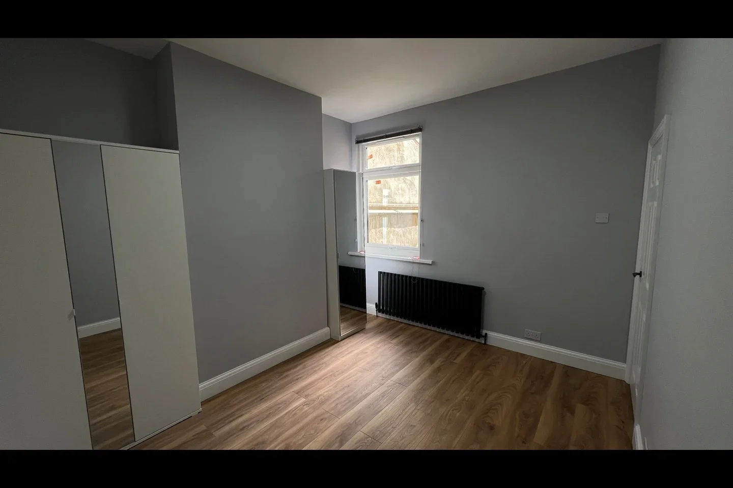 Flat Victoria Road in Greater London