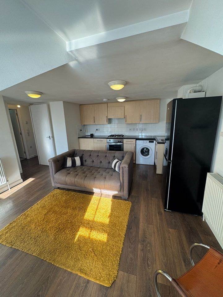 Flat Fletcher Road in Worthing