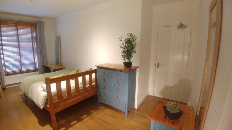 Room Manor Road in Rugby
