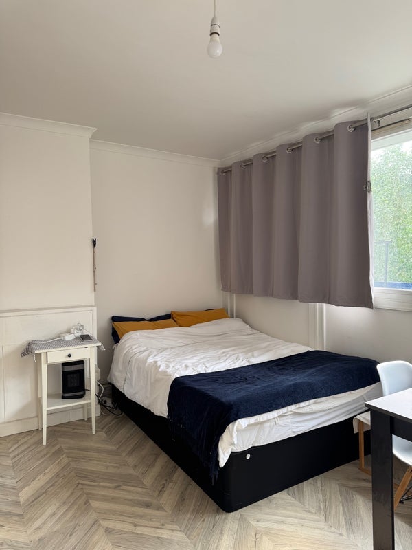Room Twyford Street in Greater London
