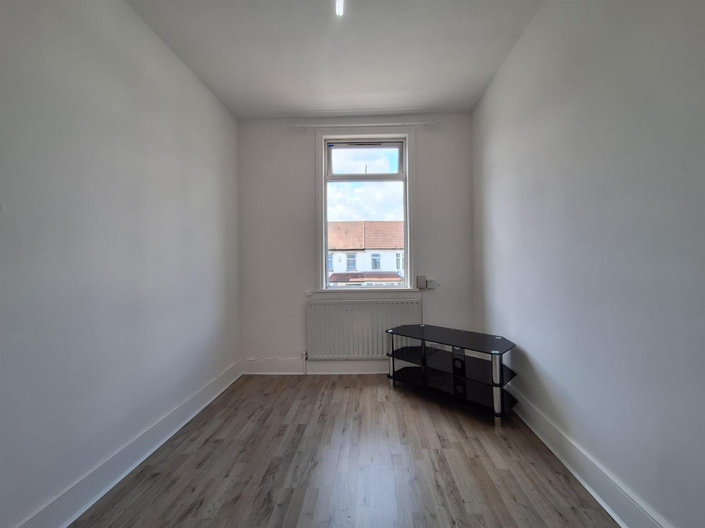 Flat Ladysmith Road in Greater London