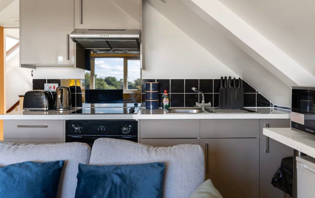 Flat Gunnersbury Avenue in Greater London