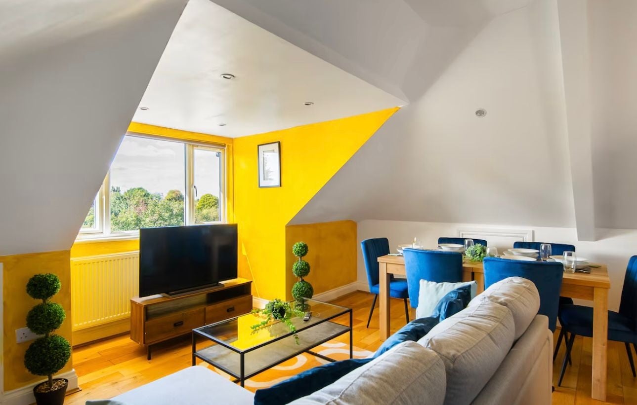 Flat Gunnersbury Avenue in Greater London