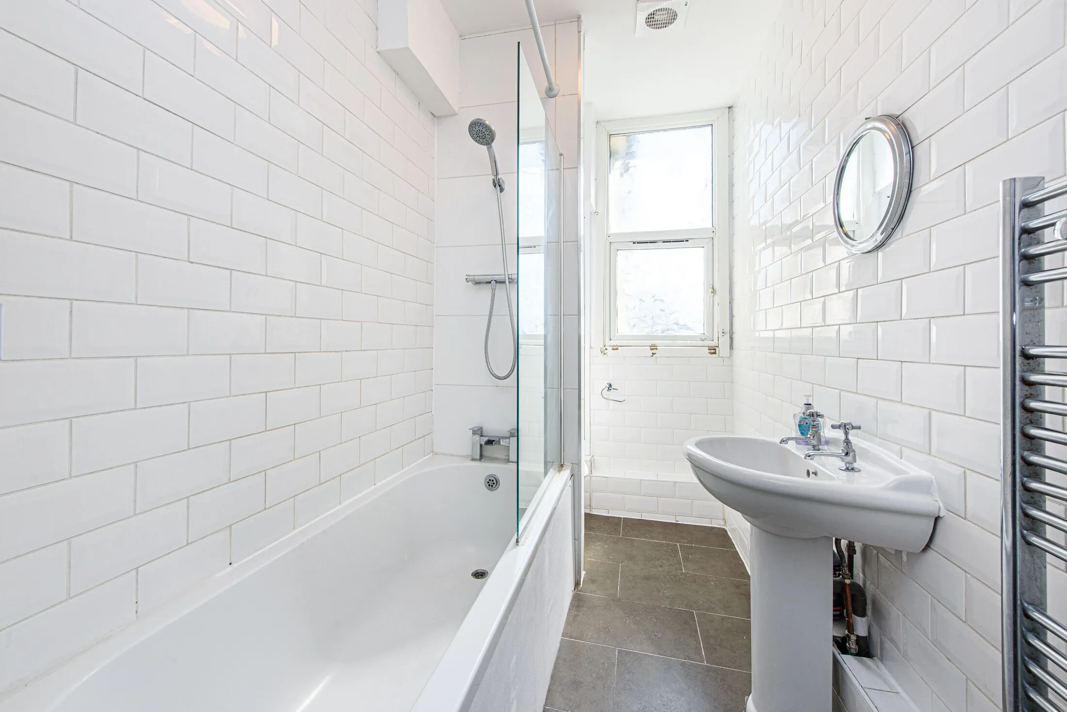 Flat Grange Avenue in Greater London