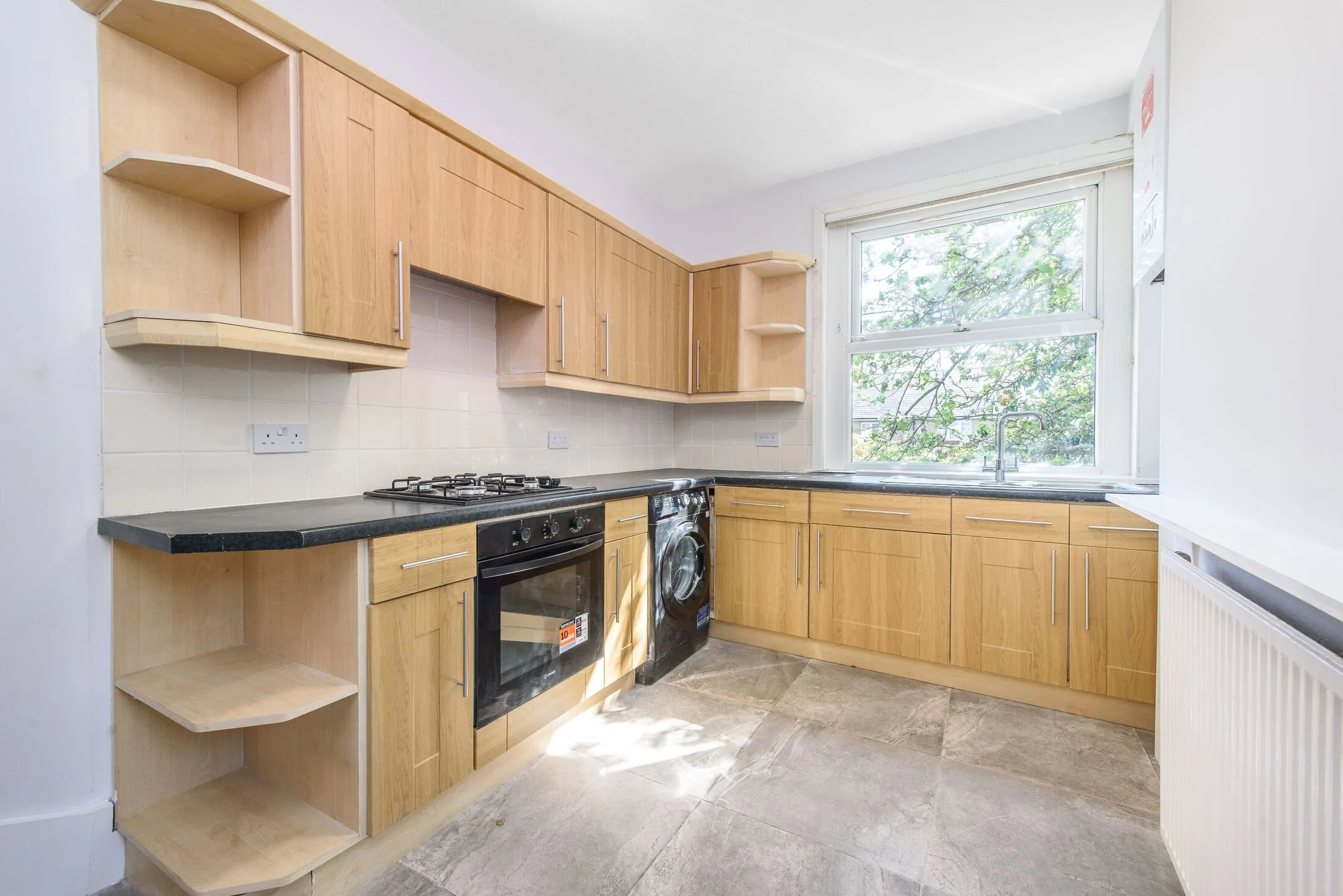 Flat Grange Avenue in Greater London