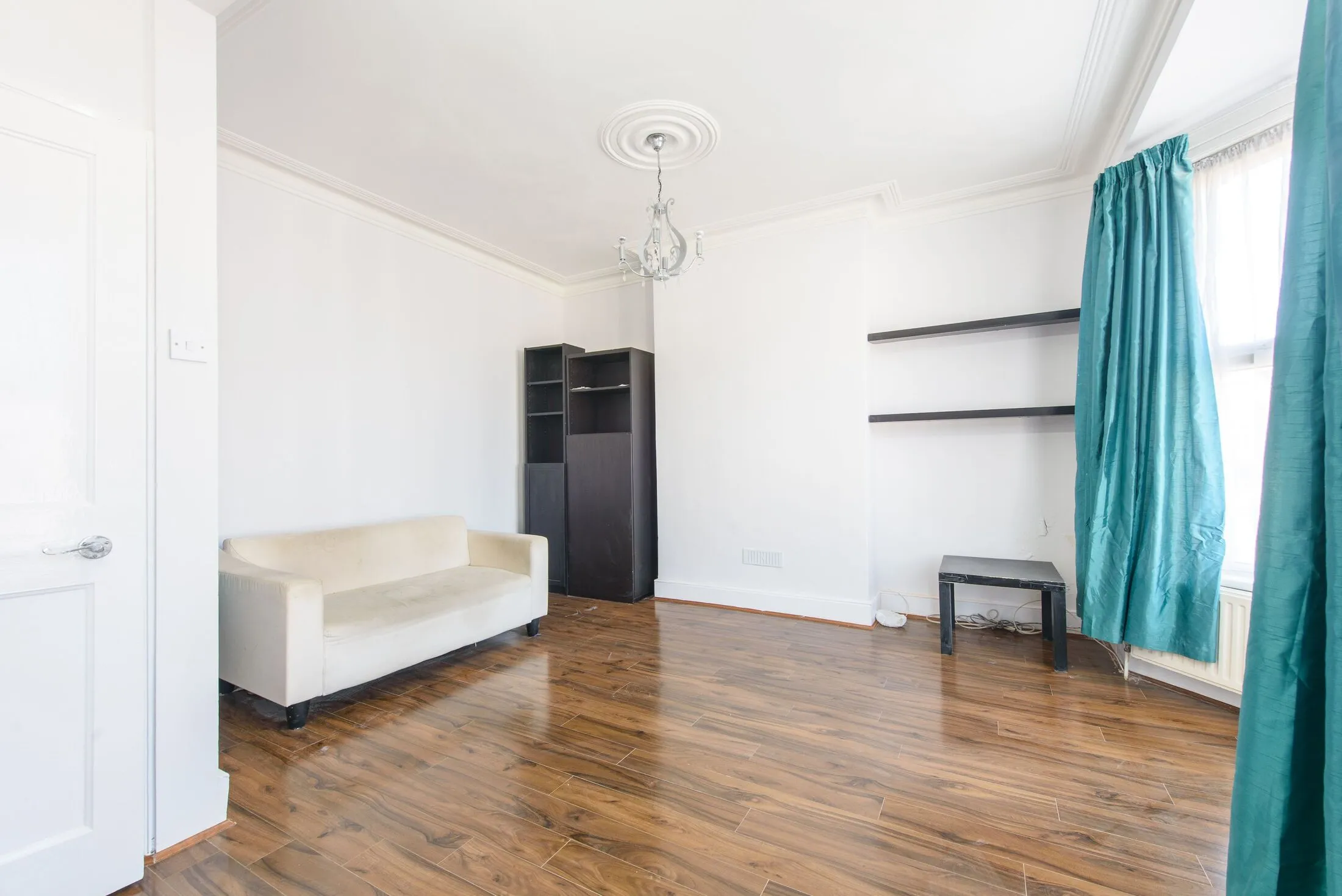 Flat Grange Avenue in Greater London