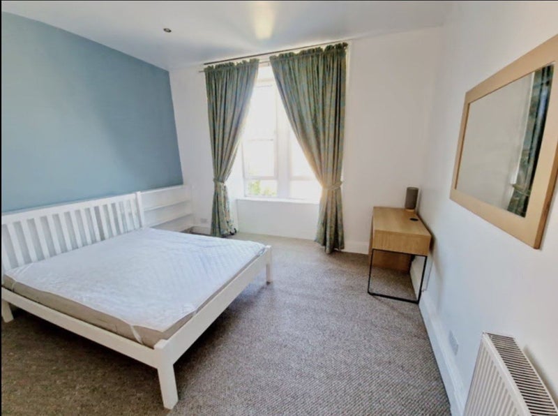 Room Paisley Road West in Glasgow
