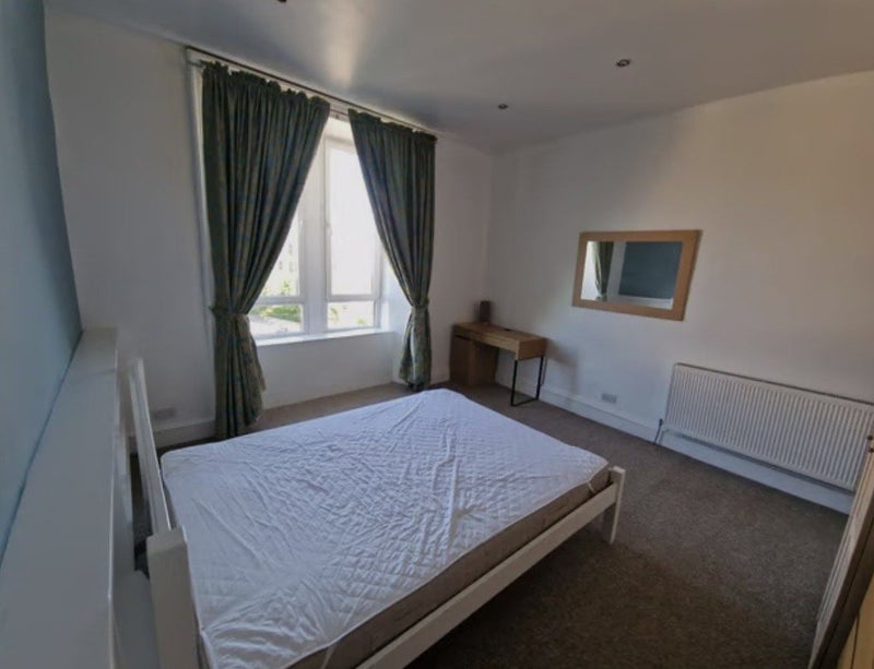 Room Paisley Road West in Glasgow