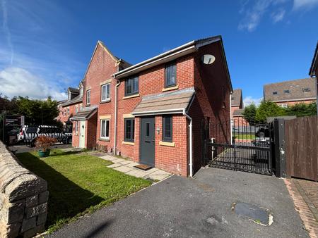 House Mosley Avenue in Bury
