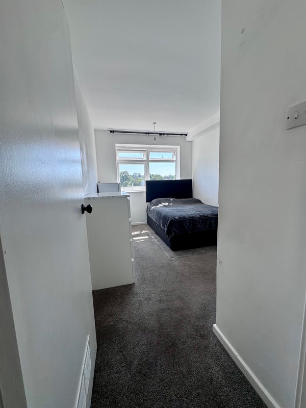 Room Westgate Road in Greater London