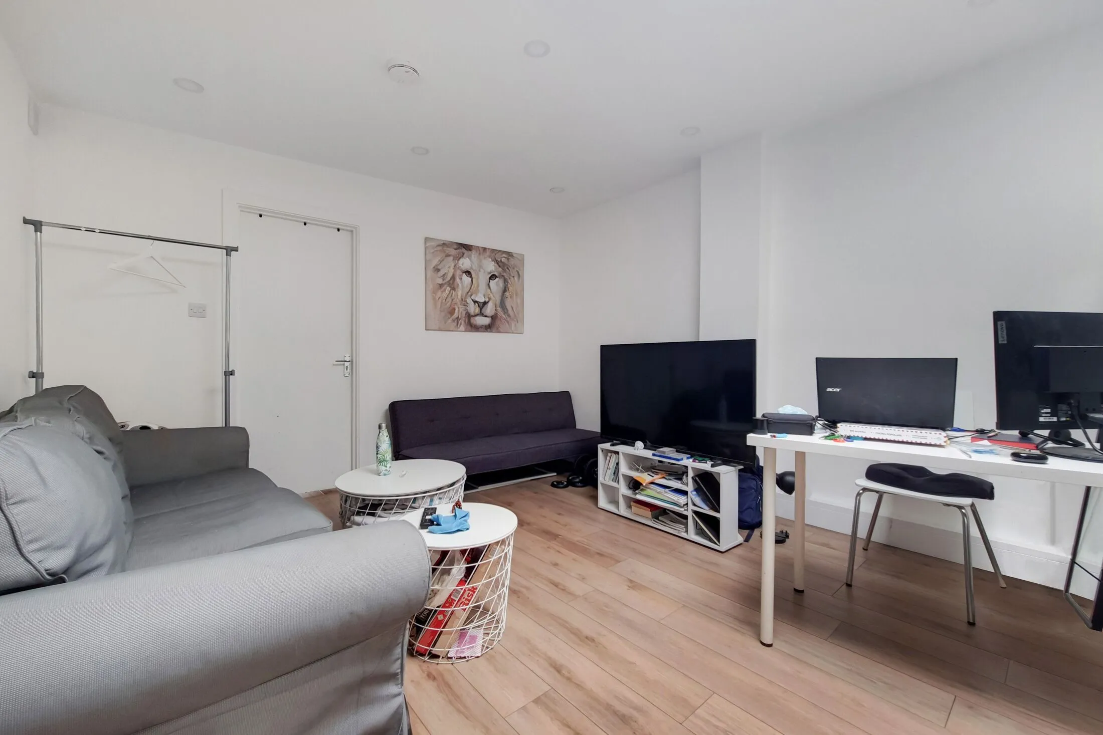 Flat Camberwell Road in Greater London