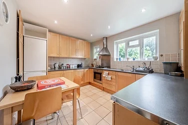 Flat Henfield Road in Greater London