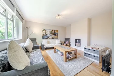 Flat Henfield Road in Greater London