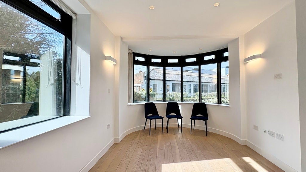 Flat Great West Road in Greater London