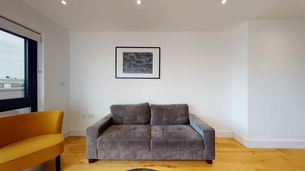 Flat Great West Road in Greater London