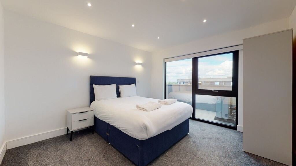 Flat Great West Road in Greater London