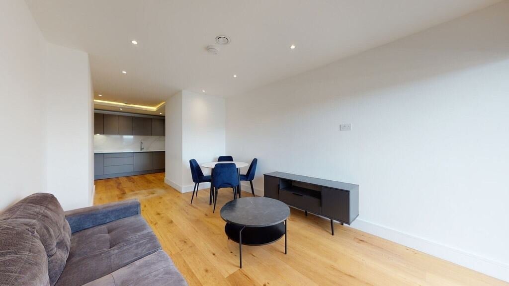 Flat Great West Road in Greater London