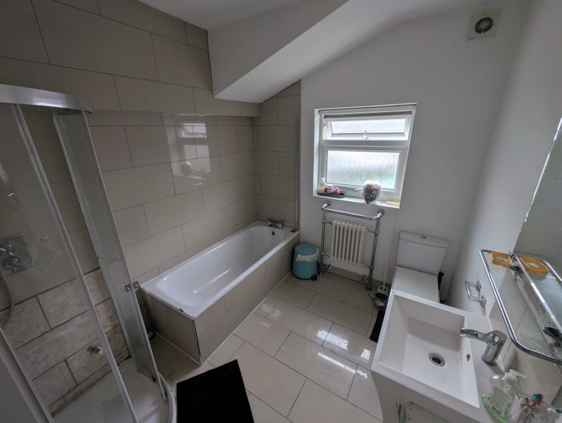 Room Geere Road in Greater London