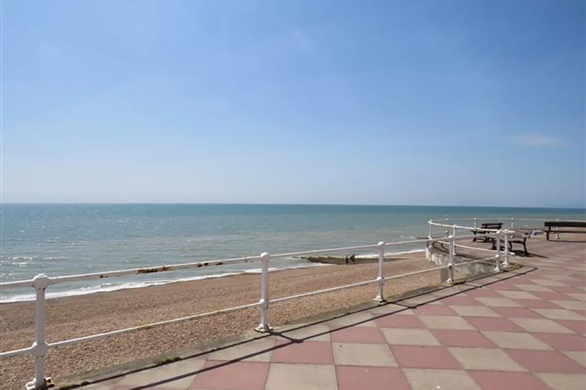 Flat Eversfield Place in St Leonards