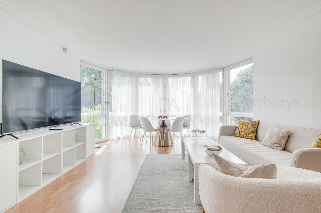 Flat Finchley Road in Greater London