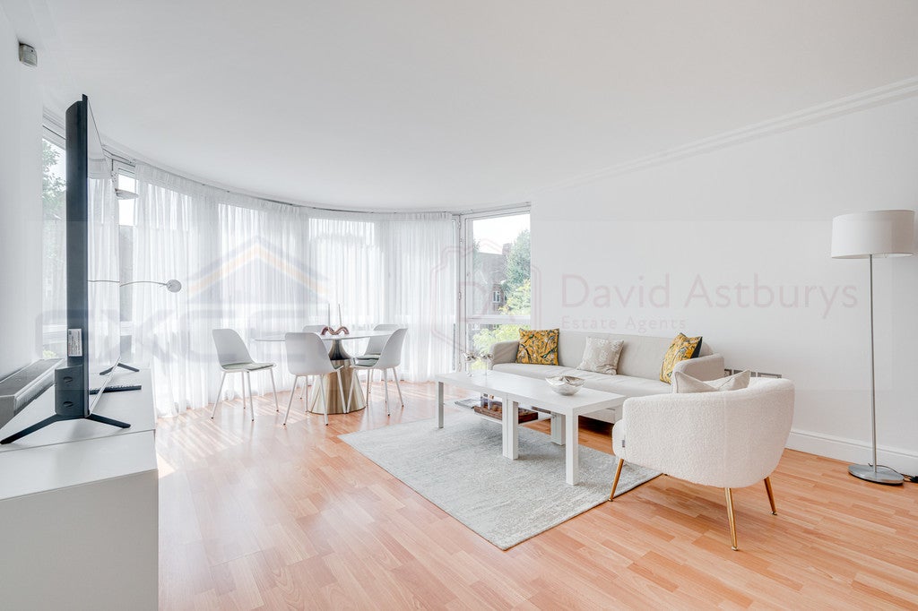Flat Finchley Road in Greater London