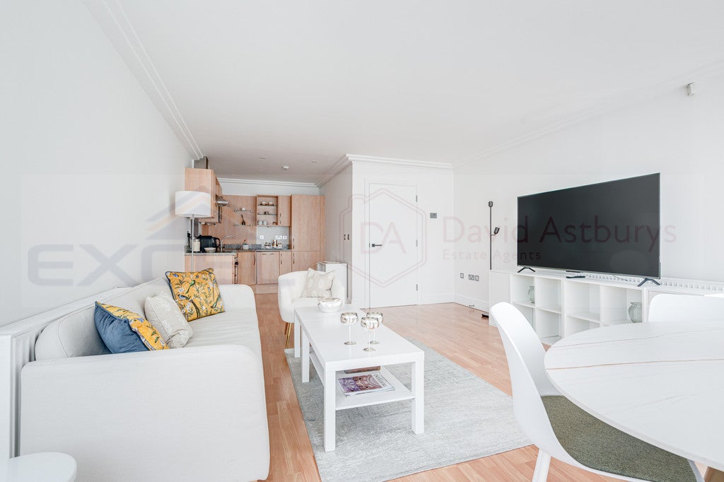 Flat Finchley Road in Greater London