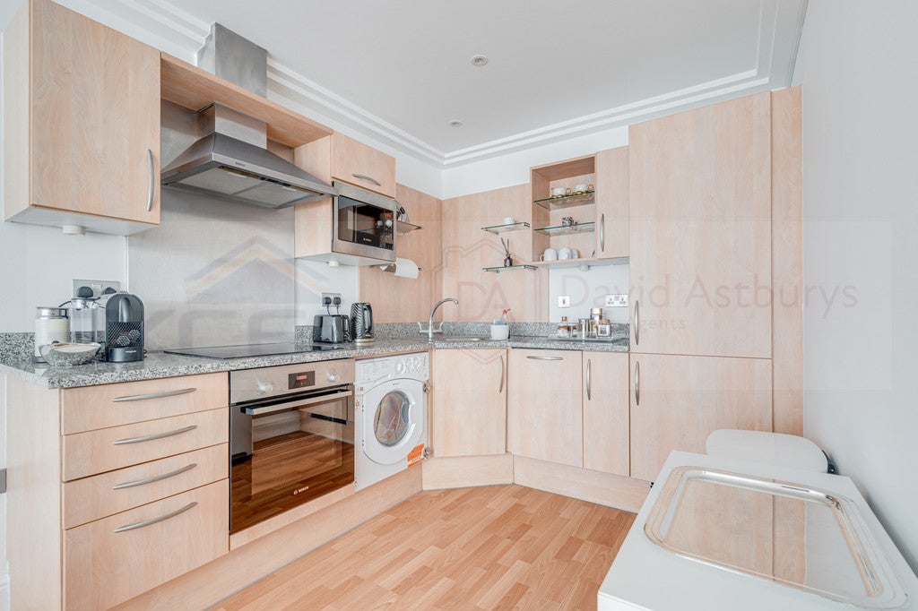 Flat Finchley Road in Greater London