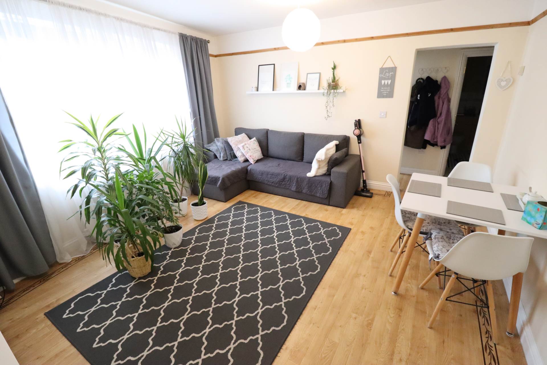 Flat Desborough Road in High Wycombe