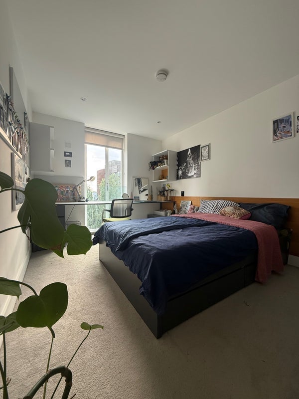 Room Wenlock Road in Greater London