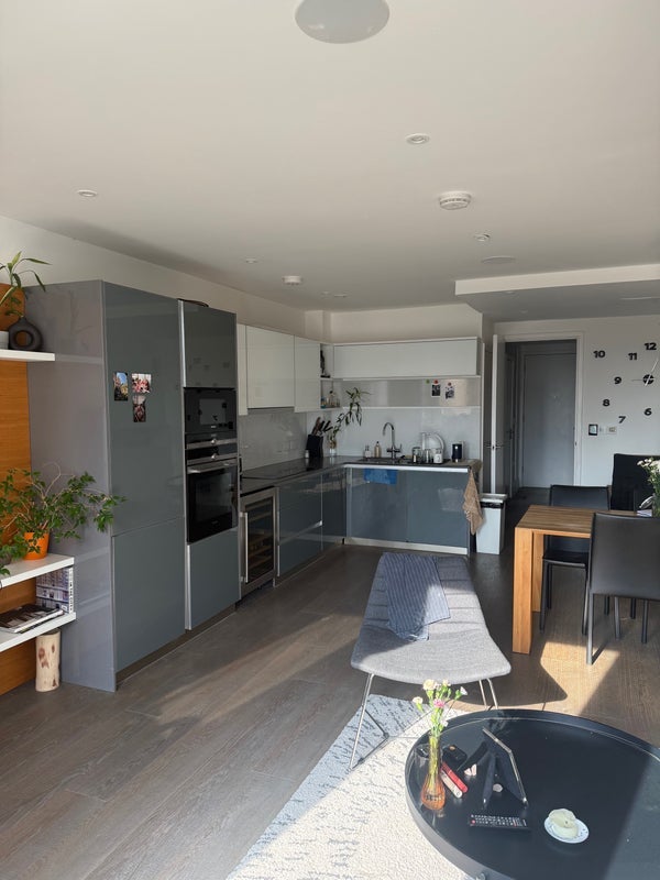 Room Wenlock Road in Greater London
