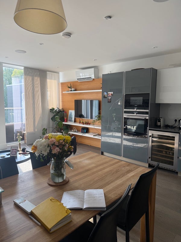 Room Wenlock Road in Greater London