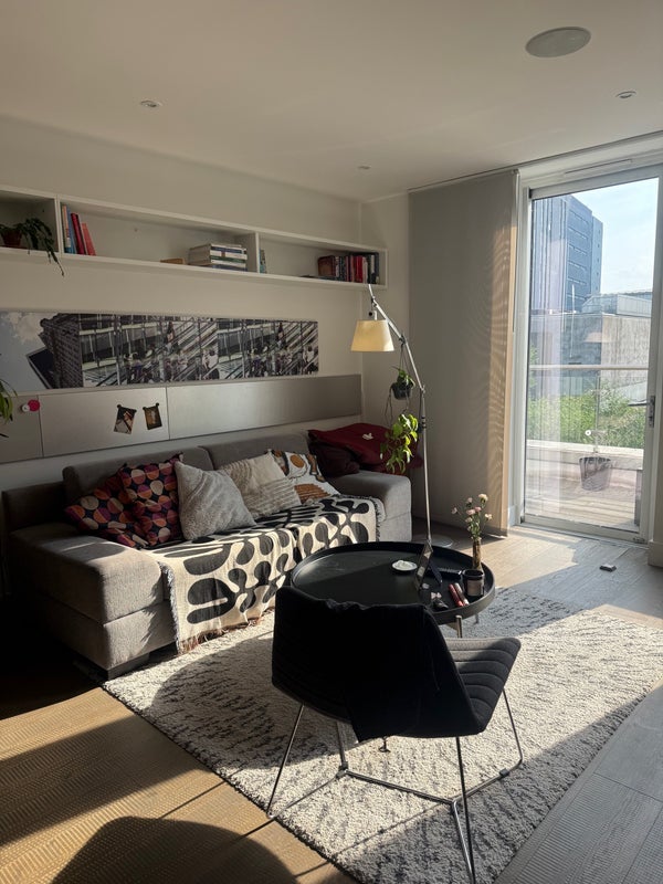 Room Wenlock Road in Greater London