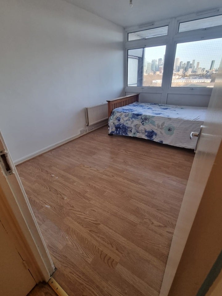 Room Rotherhithe Old Road in Greater London