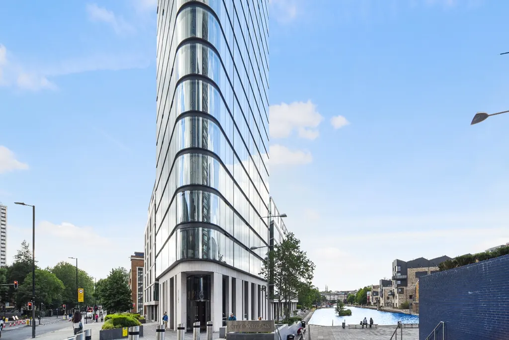 Flat City Road in Greater London