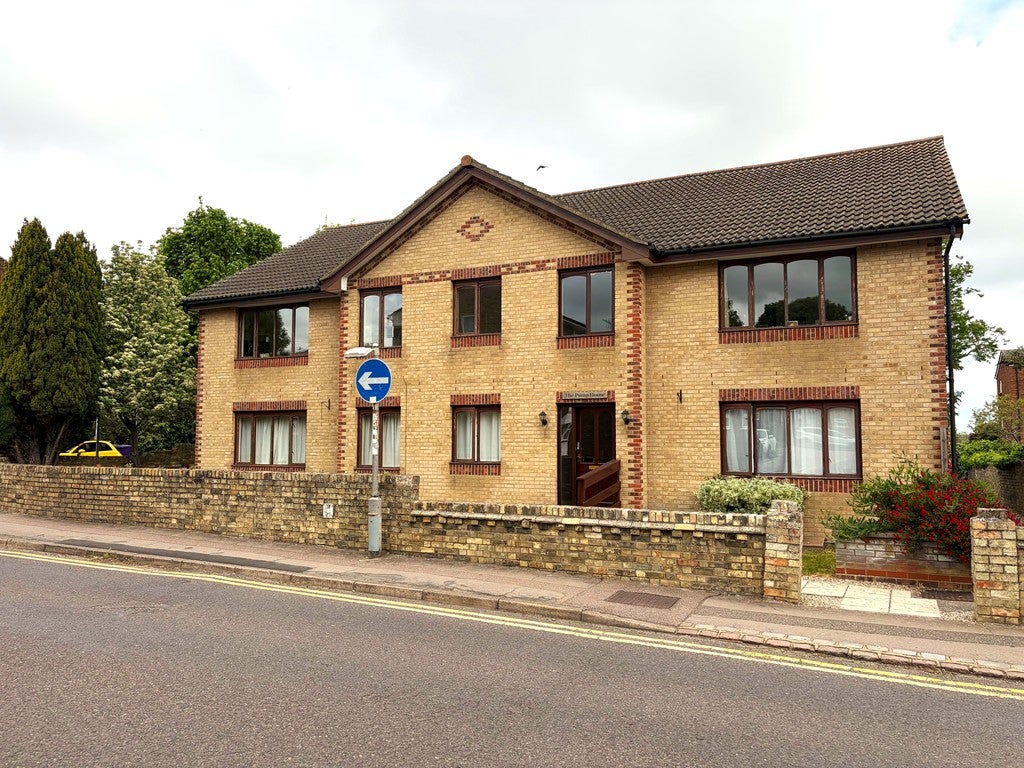 Flat Queens Road in North Hertfordshire