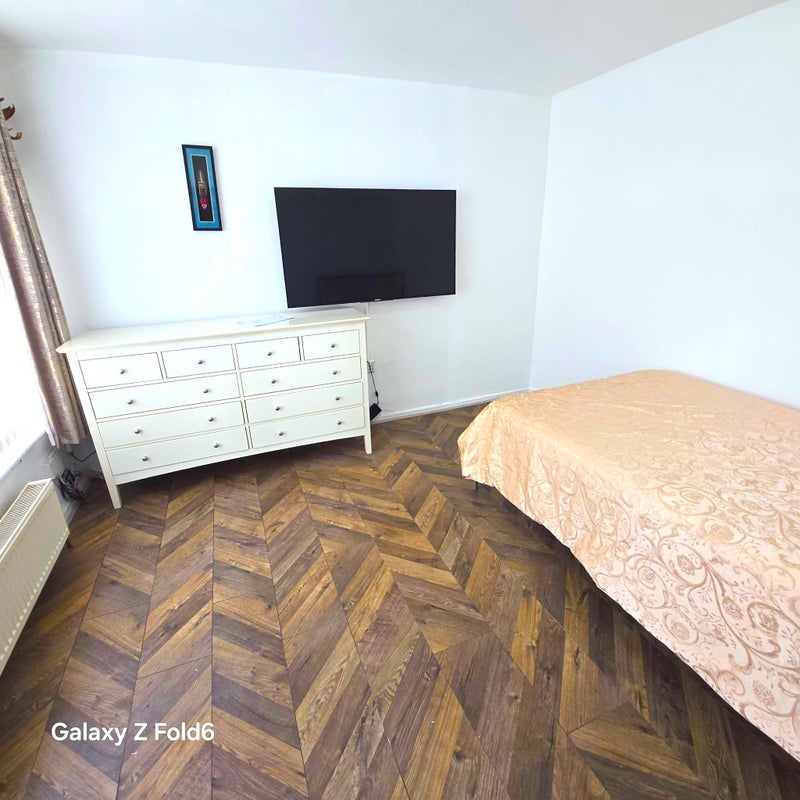 Room Conrad Close in Shaw