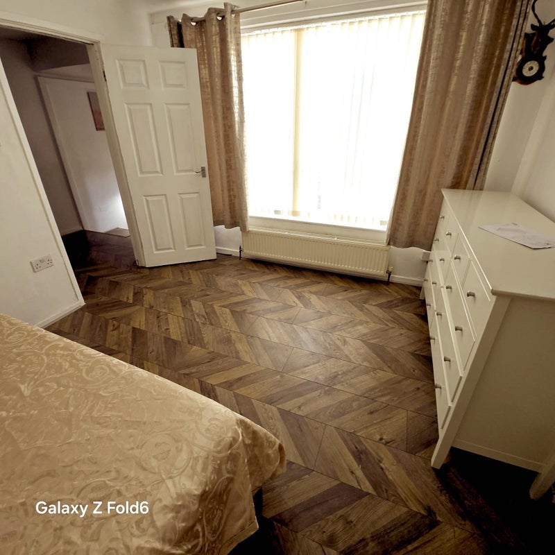 Room Conrad Close in Shaw