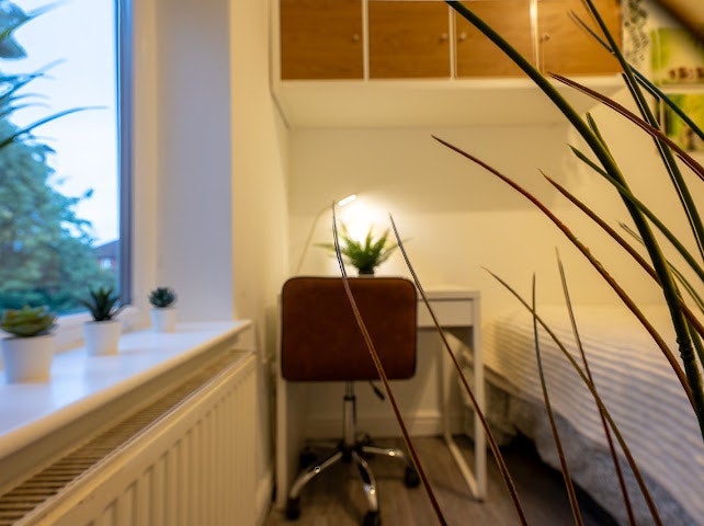 Room Heyscroft Road in Manchester