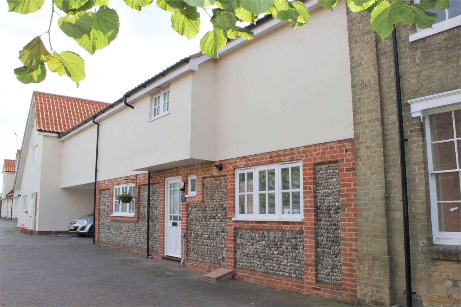 House Old Bank Mews in East Suffolk