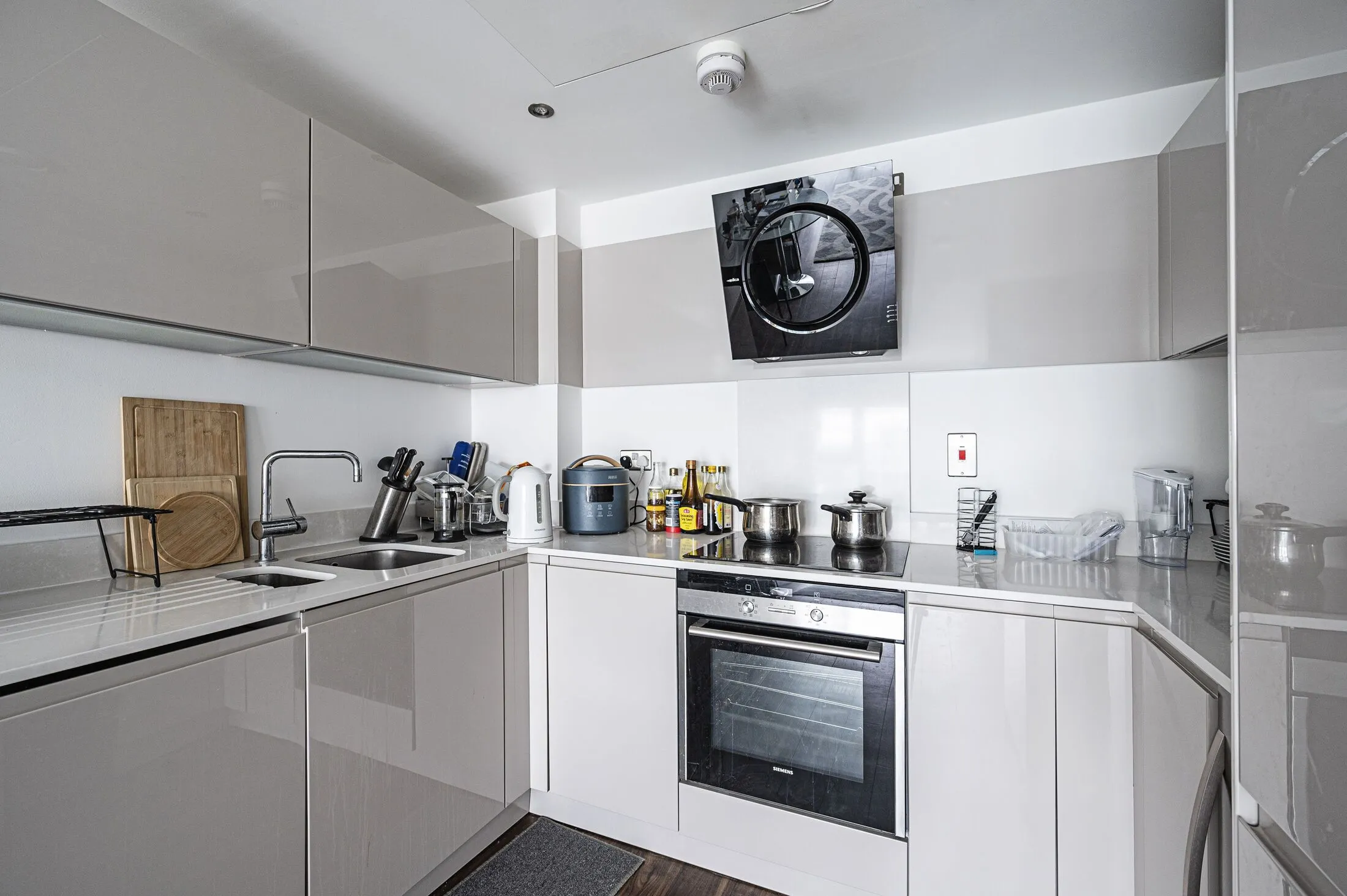 Flat Alie Street in Greater London