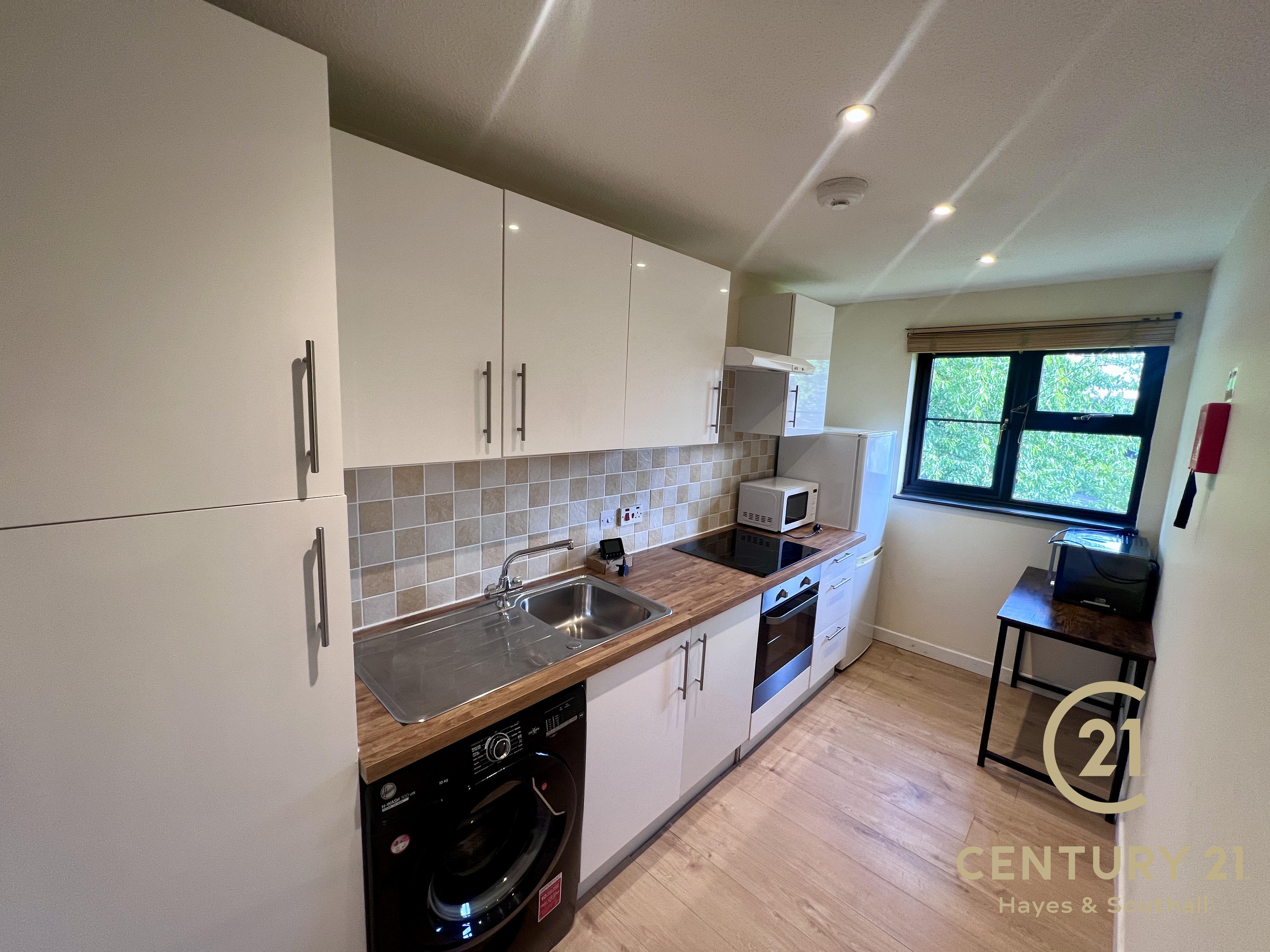 Flat Clarkes Drive in Greater London
